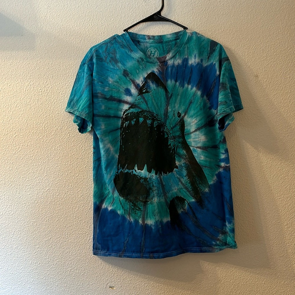 Hybrid apparel tie dye shark tee size medium